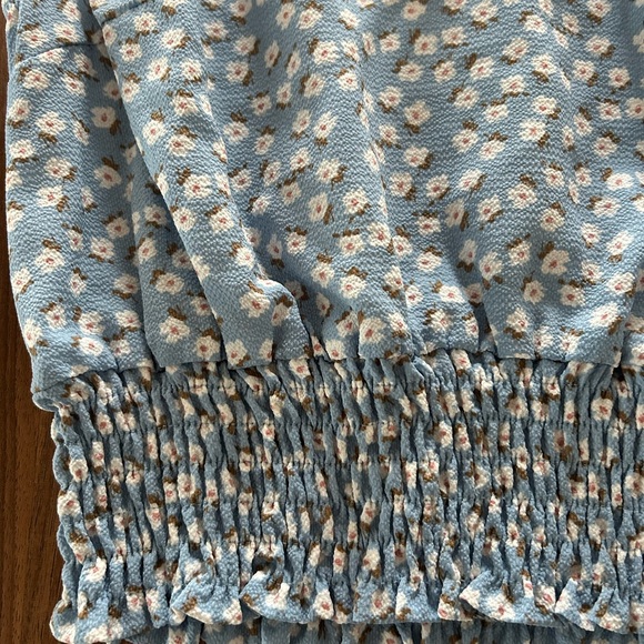 Monteau Blue and White Floral Blouse - NWT - Picture 2 of 6